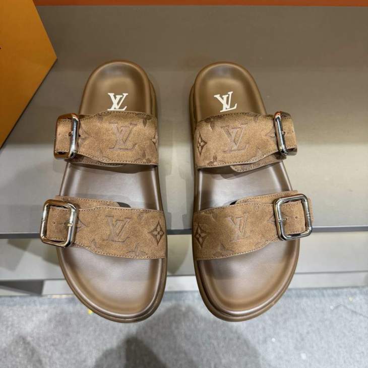 Picture of Louis Vuitton Slippers _SKULVsz38-45mnq0212693